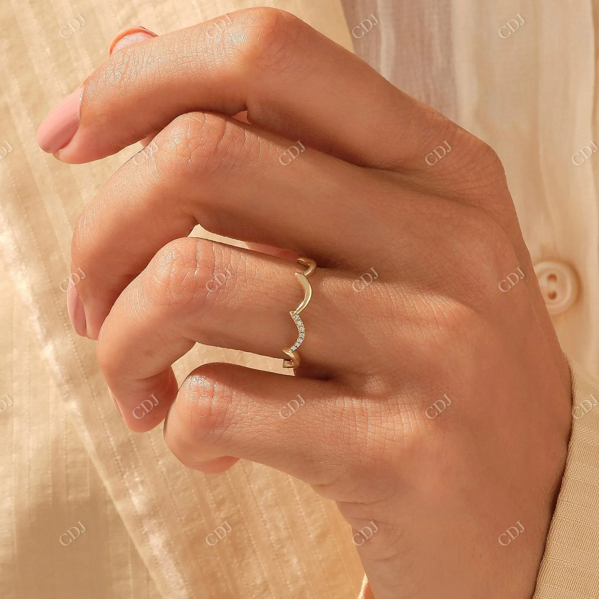 0.07CTW Round Cut CVD Ups And Down Curved Wedding Band