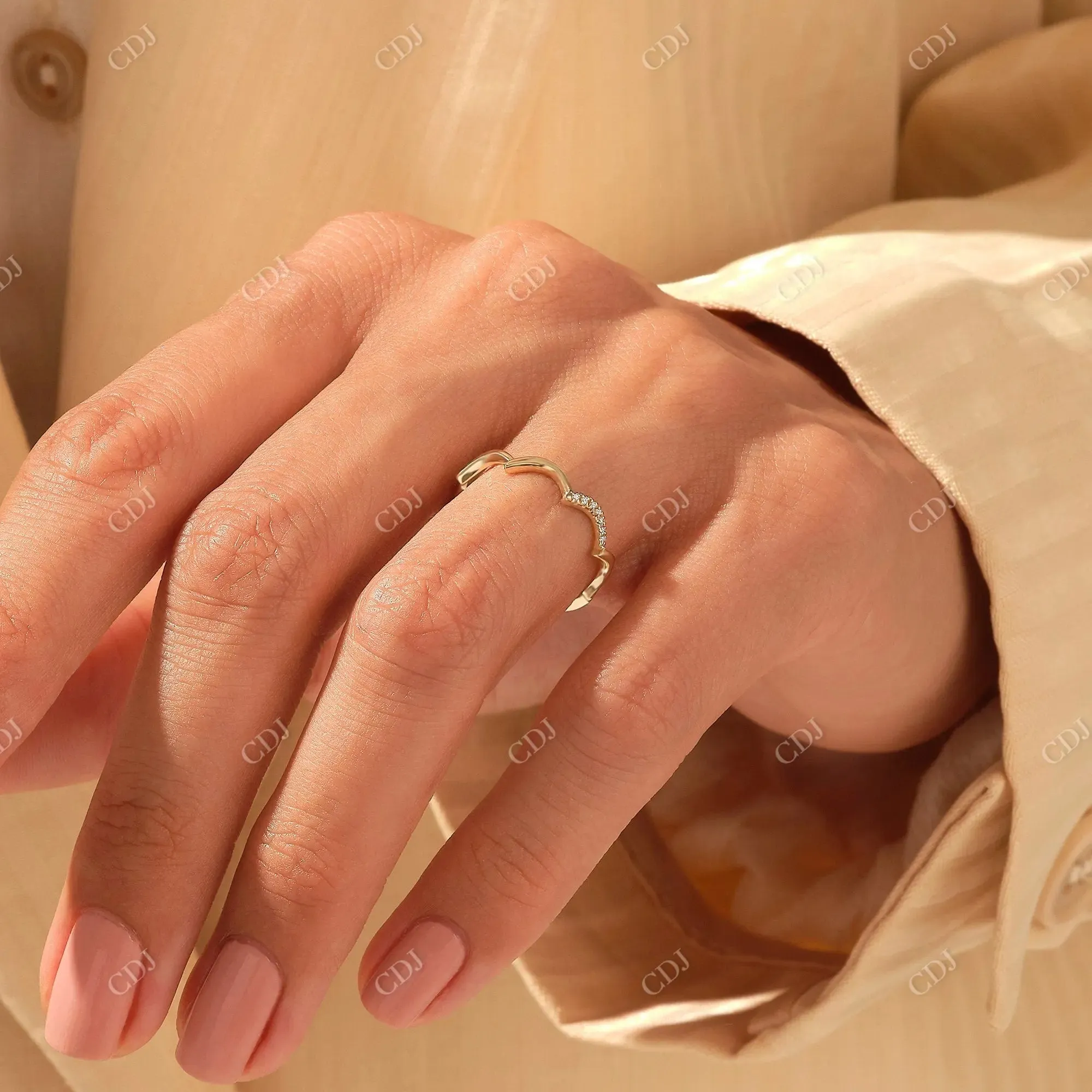 0.07CTW Round Cut CVD Ups And Down Curved Wedding Band