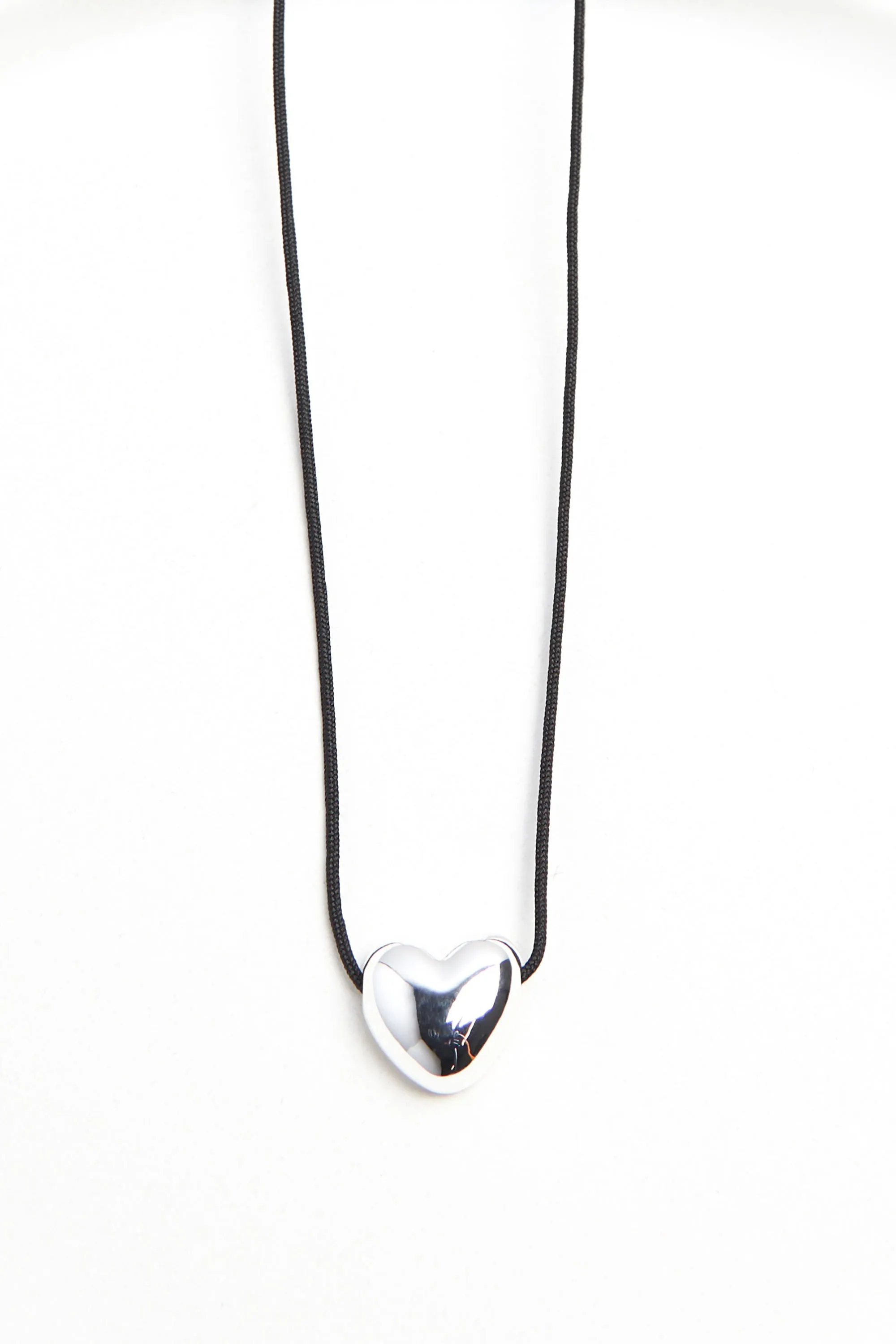 CHAIN NECKLACE WITH HEART PENDANT